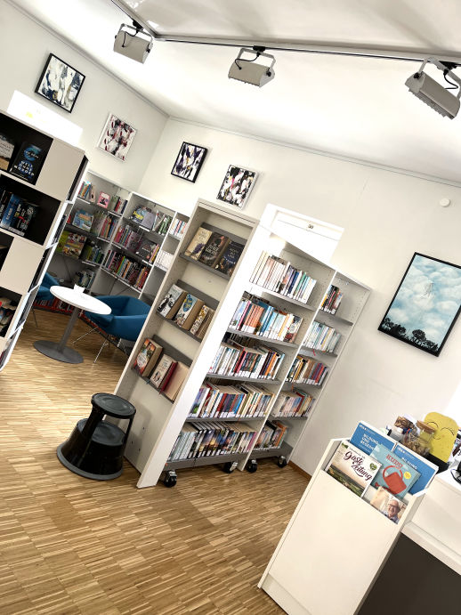 In der Bücherei mit Bianka's Bildern